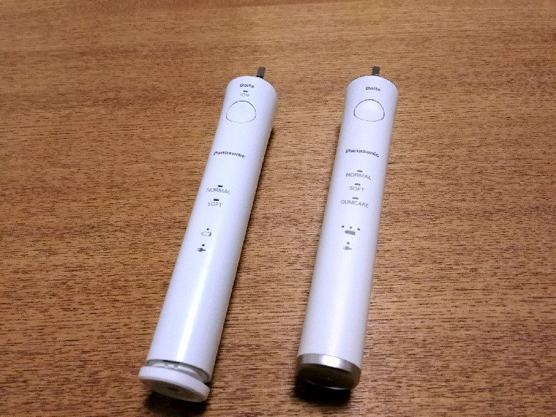 左が旧式で水没故障したもの。右が購入したEW-DA51
