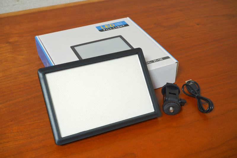 Neewer製 ZC-12B(104 LEDライト)の同梱品